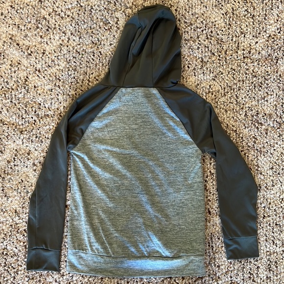 Boys New Balance long sleeve tee - Picture 2 of 3